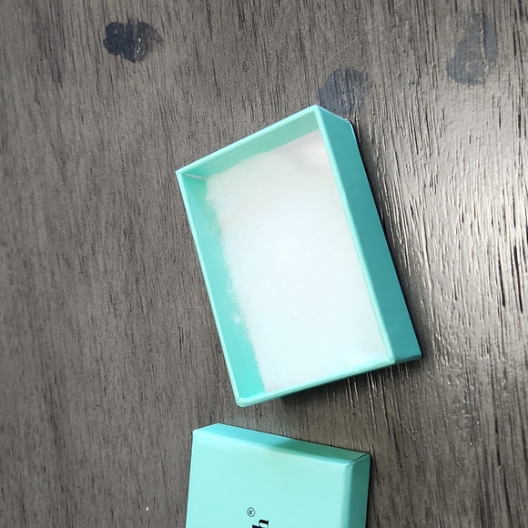 Empty accessories box - Picture 3 of 3